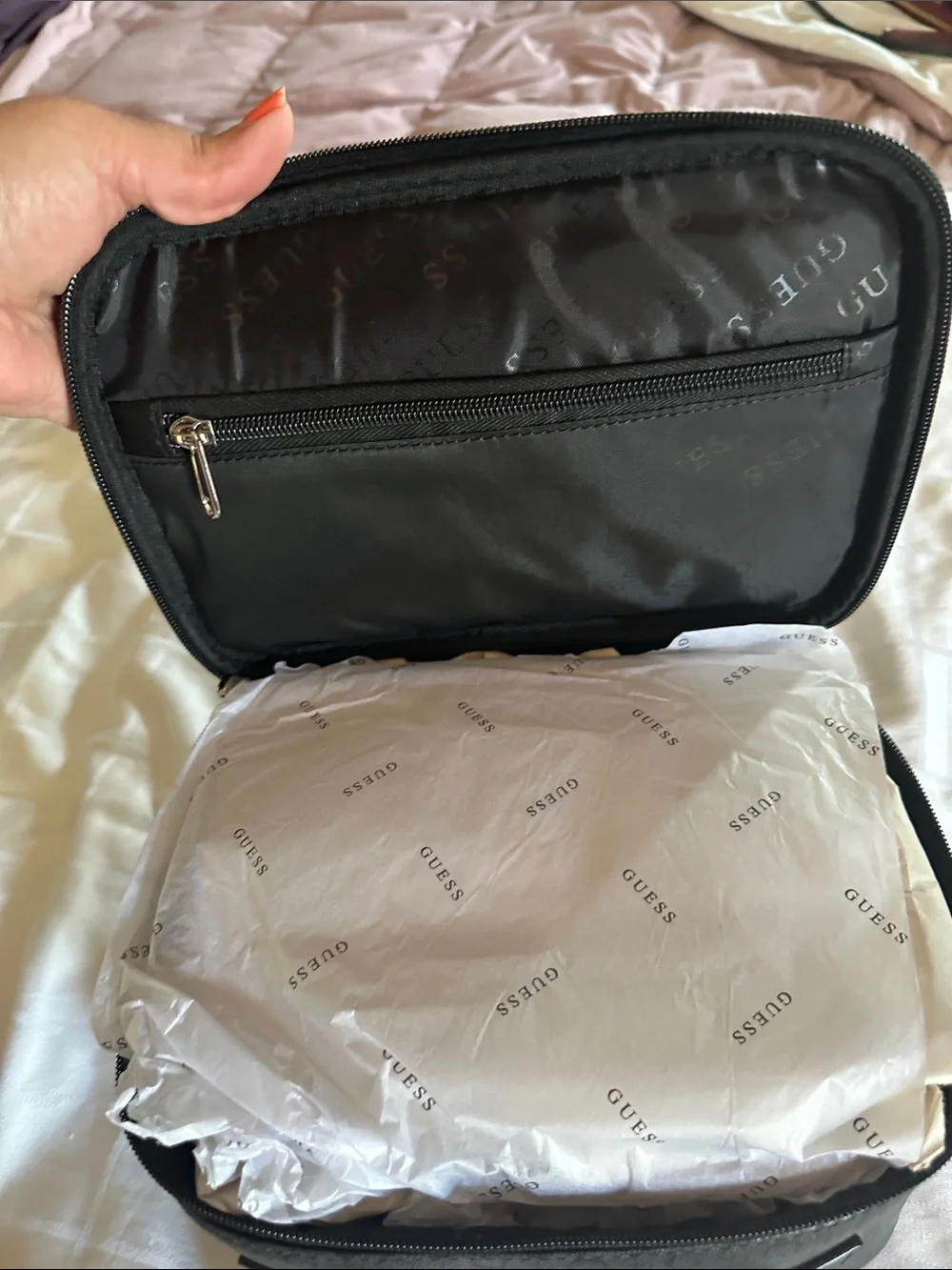 NWT GUESS Gray Signature Logo Cosmetic/Travel Case